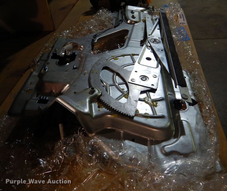 image for item IG9979 GM 23348408  front side door locking system module assembly