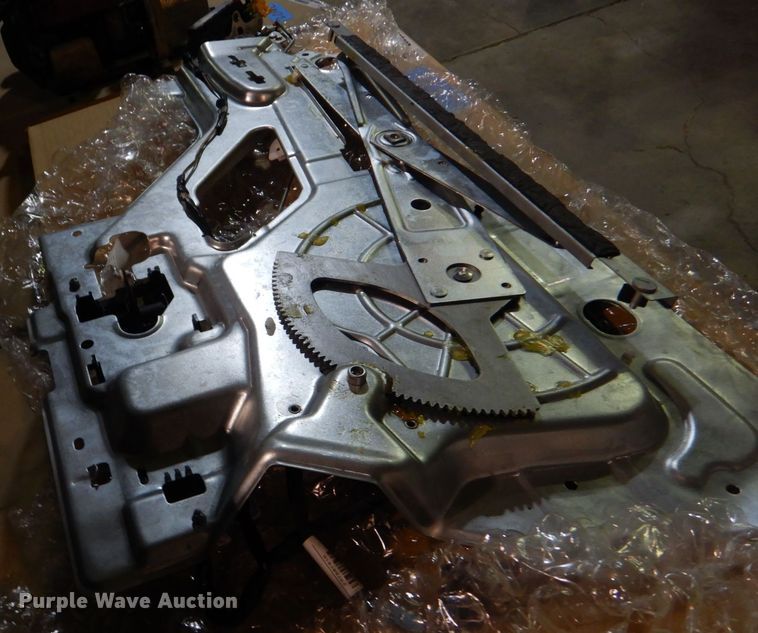 image for item IG9979 GM 23348408  front side door locking system module assembly