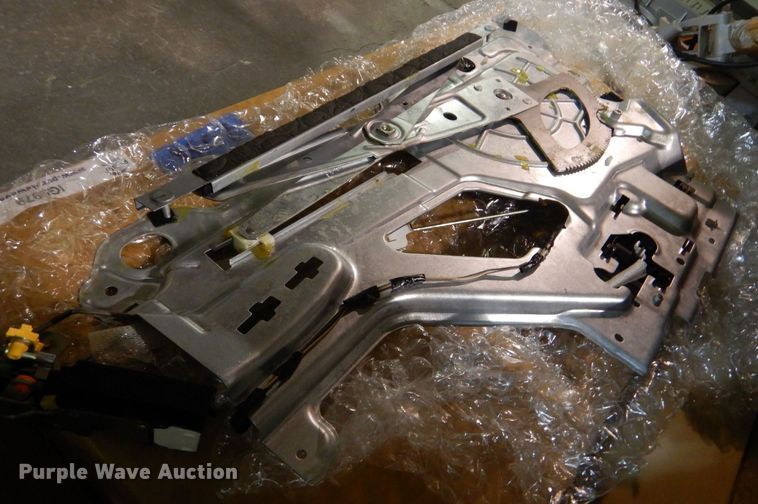 image for item IG9979 GM 23348408  front side door locking system module assembly