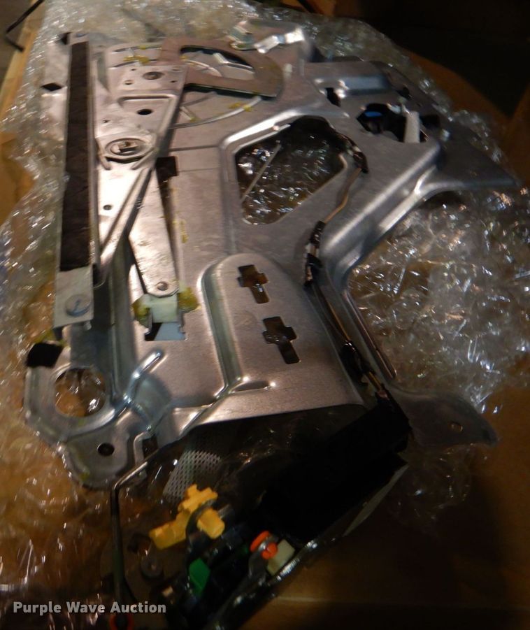 image for item IG9979 GM 23348408  front side door locking system module assembly