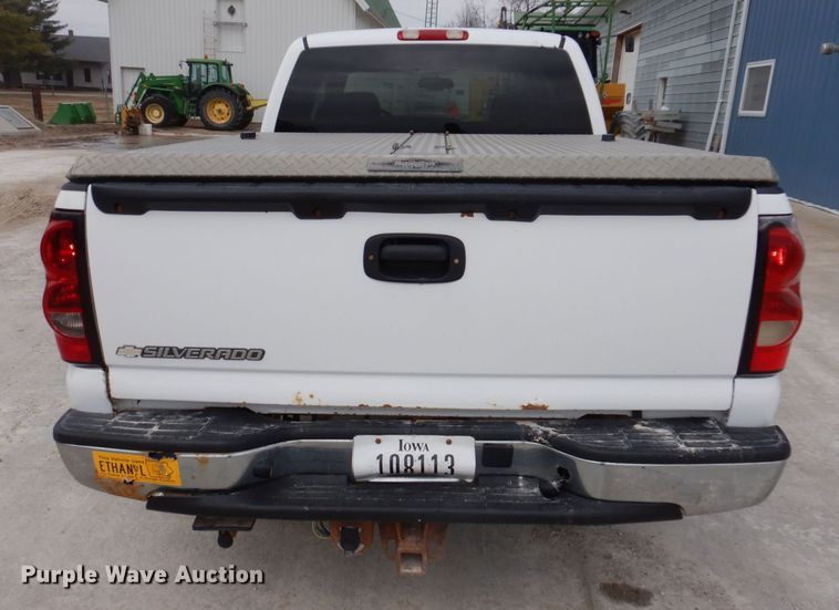 image for item IO9494 2006  Chevrolet Silverado 1500  Ext. Cab pickup truck