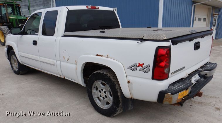 image for item IO9494 2006  Chevrolet Silverado 1500  Ext. Cab pickup truck