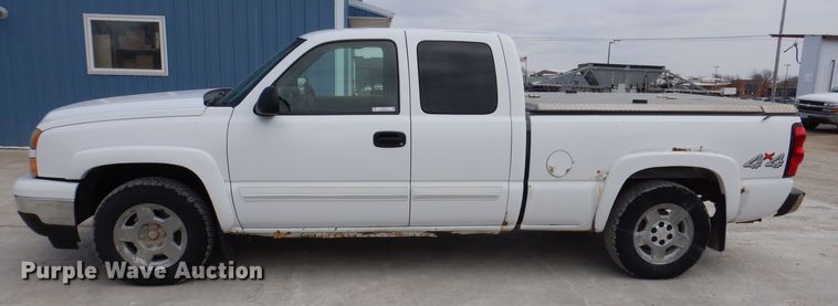 image for item IO9494 2006  Chevrolet Silverado 1500  Ext. Cab pickup truck