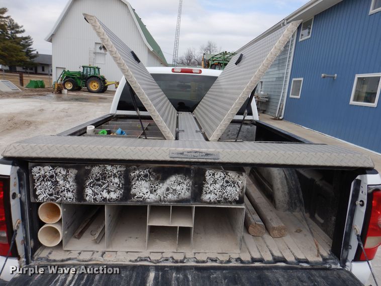 image for item IO9494 2006  Chevrolet Silverado 1500  Ext. Cab pickup truck