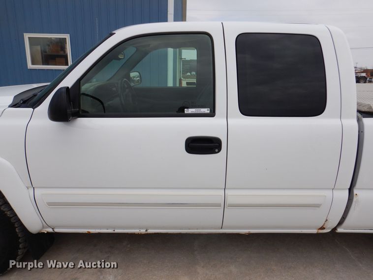 image for item IO9494 2006  Chevrolet Silverado 1500  Ext. Cab pickup truck