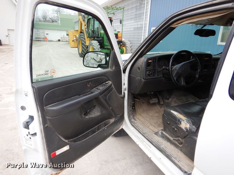 image for item IO9494 2006  Chevrolet Silverado 1500  Ext. Cab pickup truck