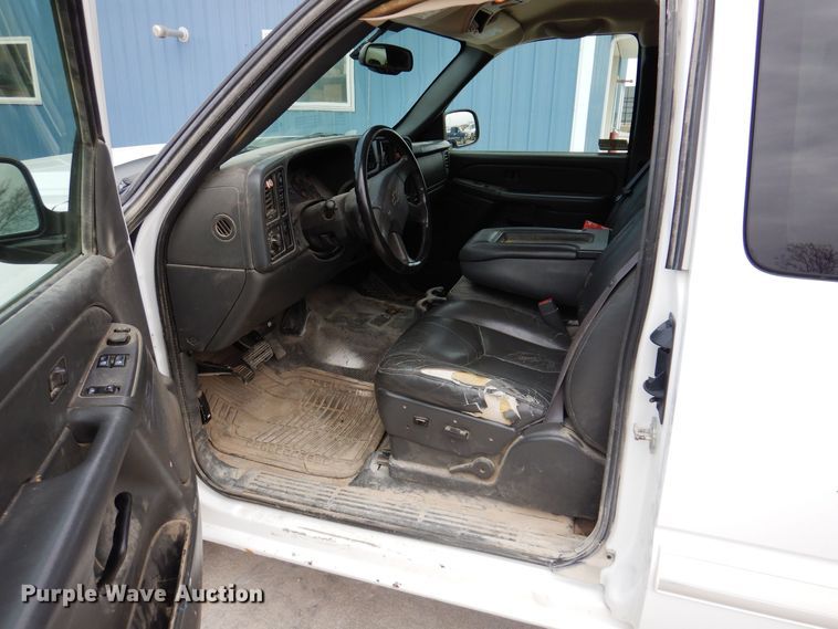 image for item IO9494 2006  Chevrolet Silverado 1500  Ext. Cab pickup truck