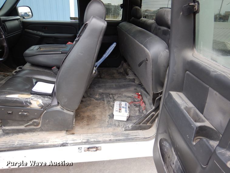 image for item IO9494 2006  Chevrolet Silverado 1500  Ext. Cab pickup truck