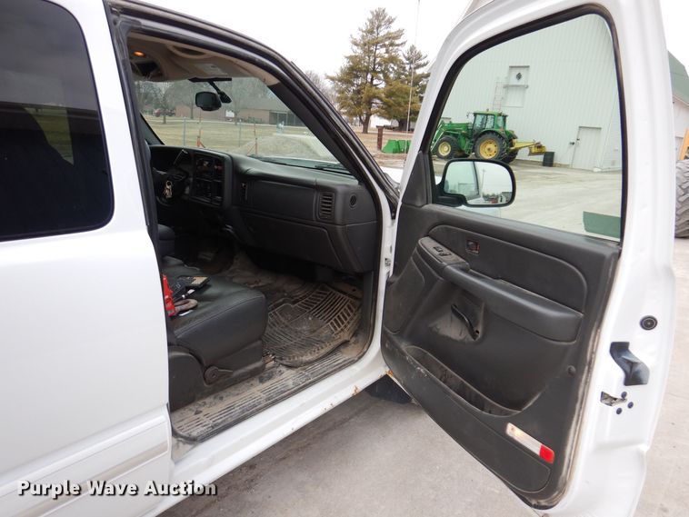 image for item IO9494 2006  Chevrolet Silverado 1500  Ext. Cab pickup truck