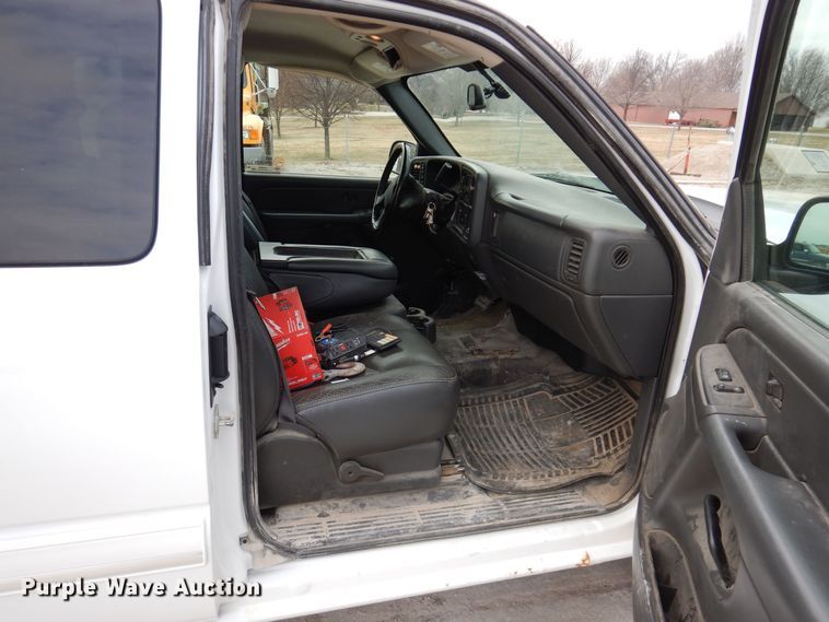 image for item IO9494 2006  Chevrolet Silverado 1500  Ext. Cab pickup truck