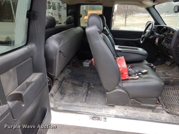 image for item IO9494 2006  Chevrolet Silverado 1500  Ext. Cab pickup truck