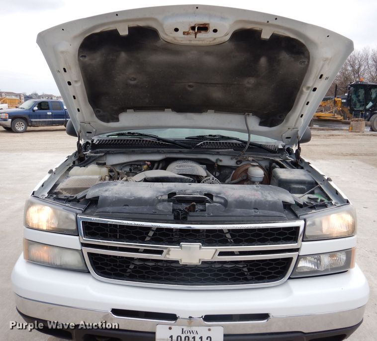 image for item IO9494 2006  Chevrolet Silverado 1500  Ext. Cab pickup truck