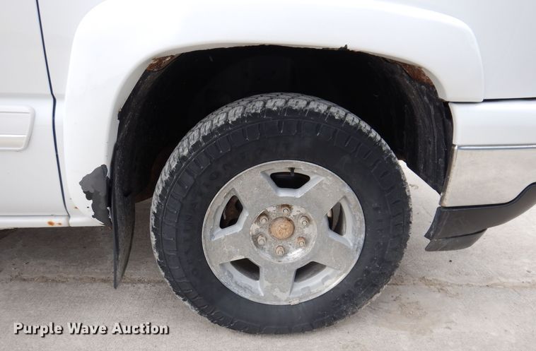 image for item IO9494 2006  Chevrolet Silverado 1500  Ext. Cab pickup truck