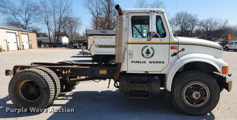 image for item JB9441 1994 International 4900  truck cab and chassis