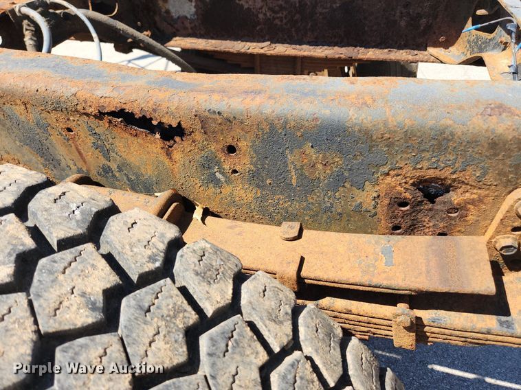 image for item JB9441 1994 International 4900  truck cab and chassis