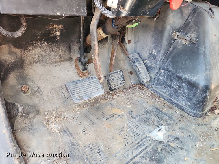 image for item JB9441 1994 International 4900  truck cab and chassis