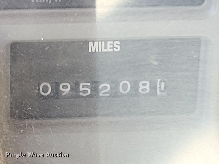 image for item JB9441 1994 International 4900  truck cab and chassis