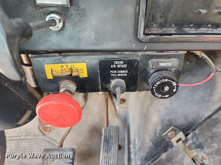 image for item JB9441 1994 International 4900  truck cab and chassis