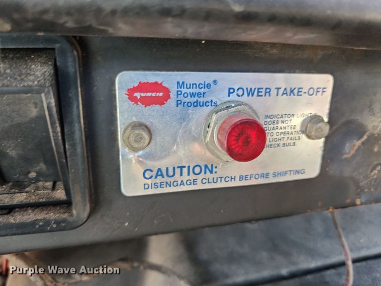 image for item JB9441 1994 International 4900  truck cab and chassis