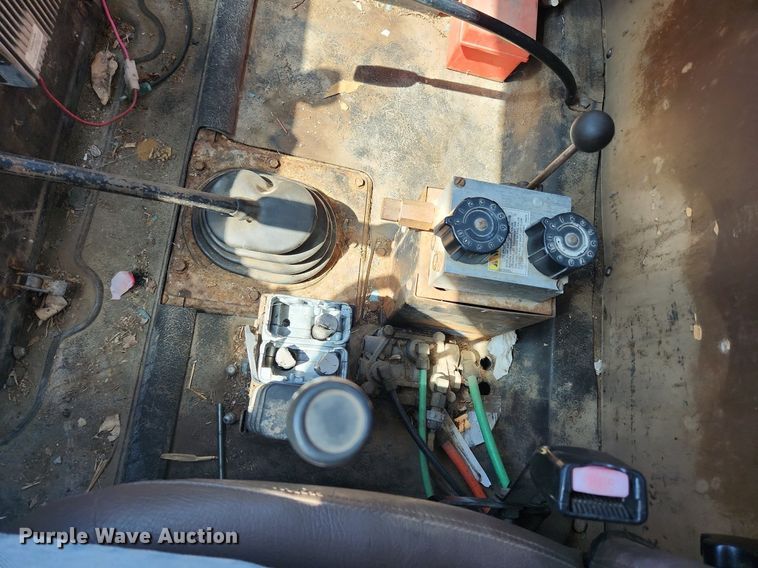 image for item JB9441 1994 International 4900  truck cab and chassis