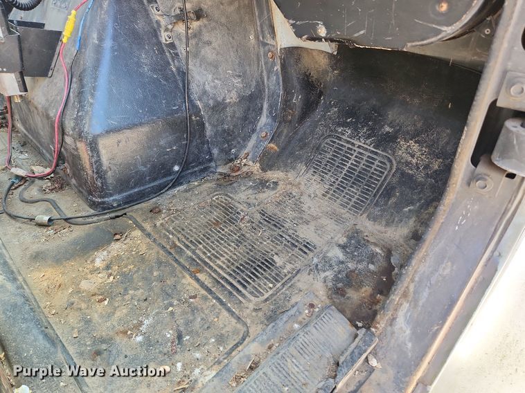 image for item JB9441 1994 International 4900  truck cab and chassis