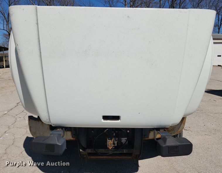 image for item JB9441 1994 International 4900  truck cab and chassis