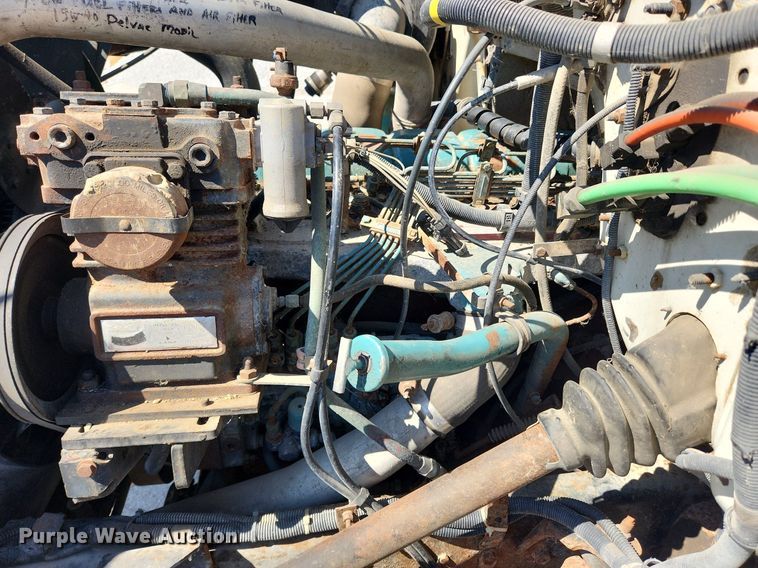 image for item JB9441 1994 International 4900  truck cab and chassis