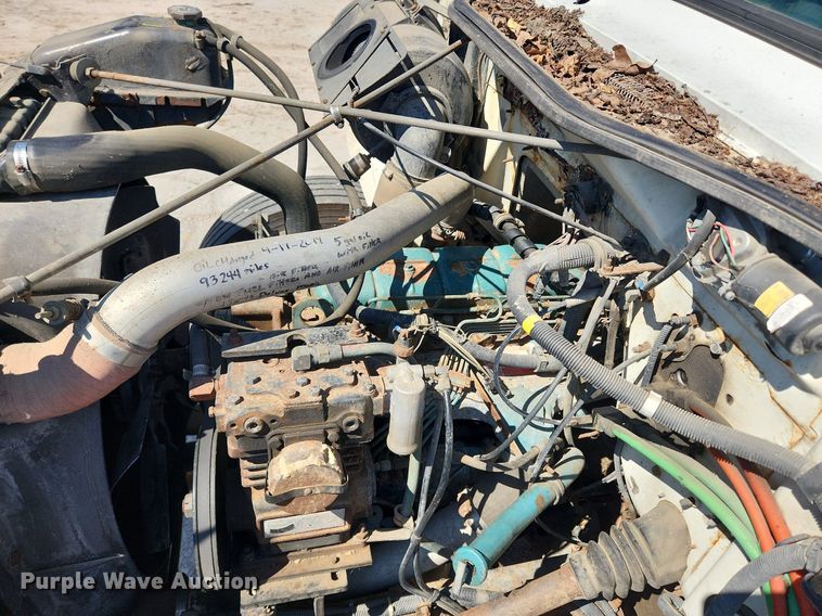 image for item JB9441 1994 International 4900  truck cab and chassis