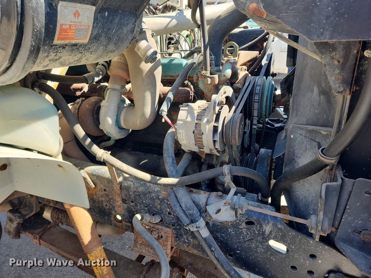 image for item JB9441 1994 International 4900  truck cab and chassis