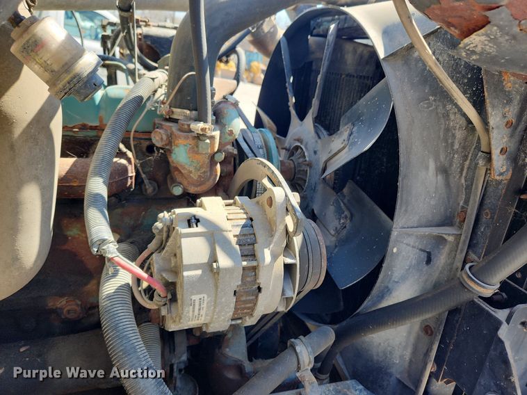 image for item JB9441 1994 International 4900  truck cab and chassis