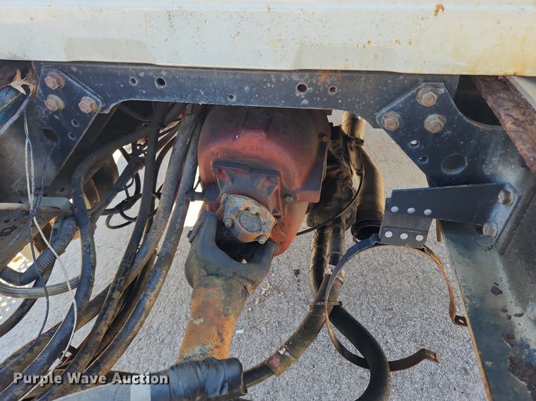 image for item JB9441 1994 International 4900  truck cab and chassis