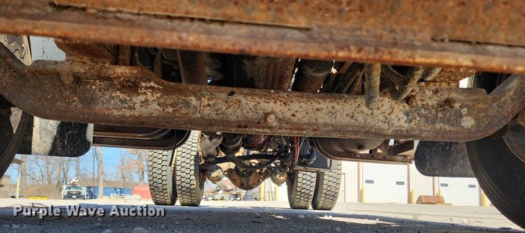 image for item JB9441 1994 International 4900  truck cab and chassis