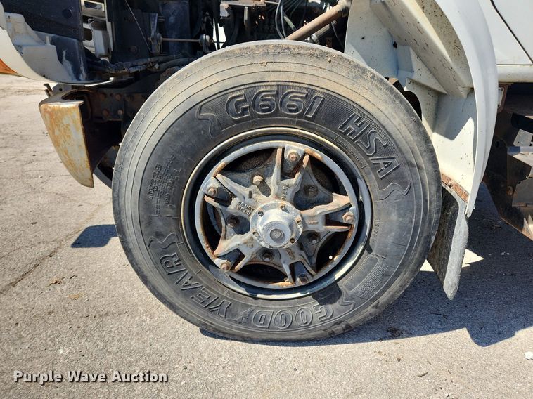 image for item JB9441 1994 International 4900  truck cab and chassis