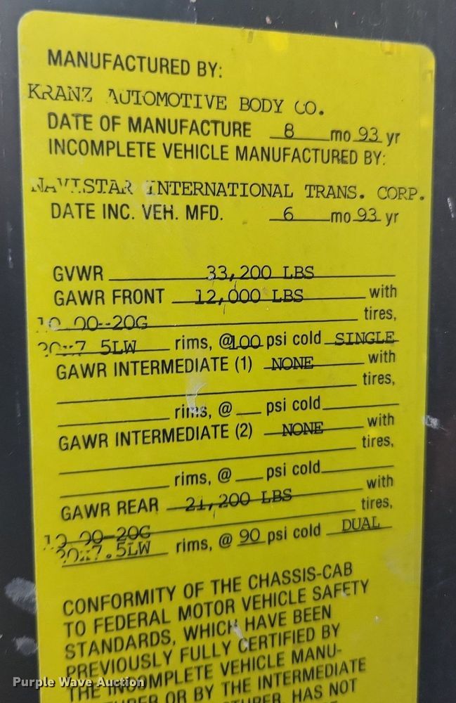 image for item JB9441 1994 International 4900  truck cab and chassis
