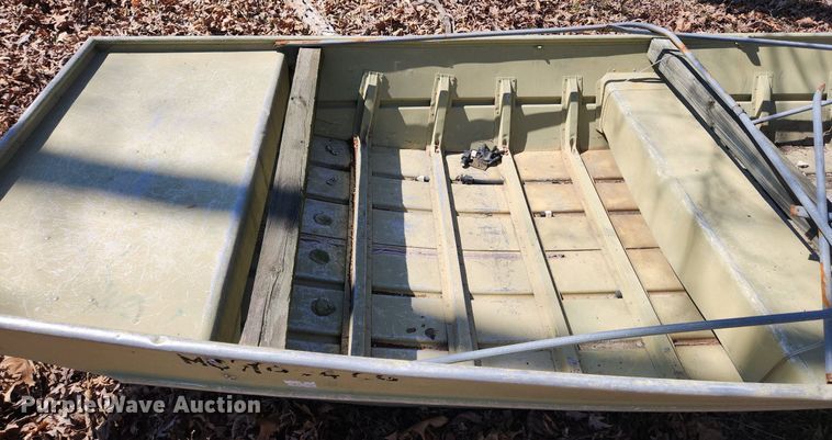 image for item JB9447 1986 Lowe  boat