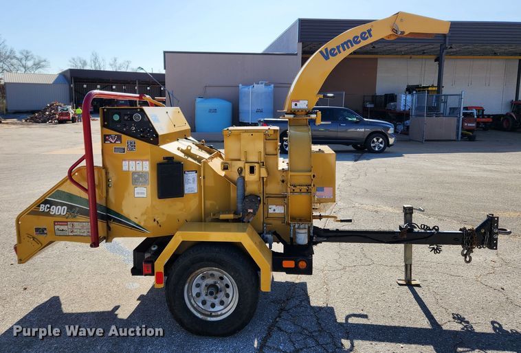image for item JB9462 2015 Vermeer BC900XL  wood chipper
