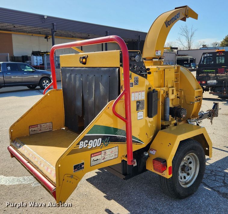 image for item JB9462 2015 Vermeer BC900XL  wood chipper
