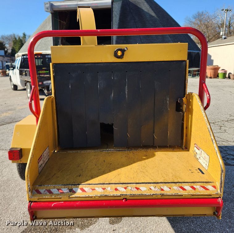 image for item JB9462 2015 Vermeer BC900XL  wood chipper