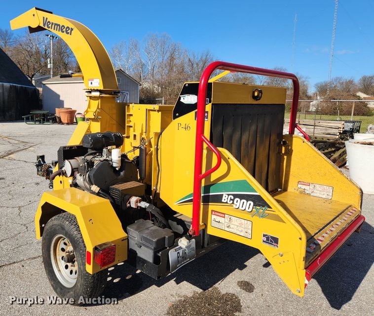image for item JB9462 2015 Vermeer BC900XL  wood chipper