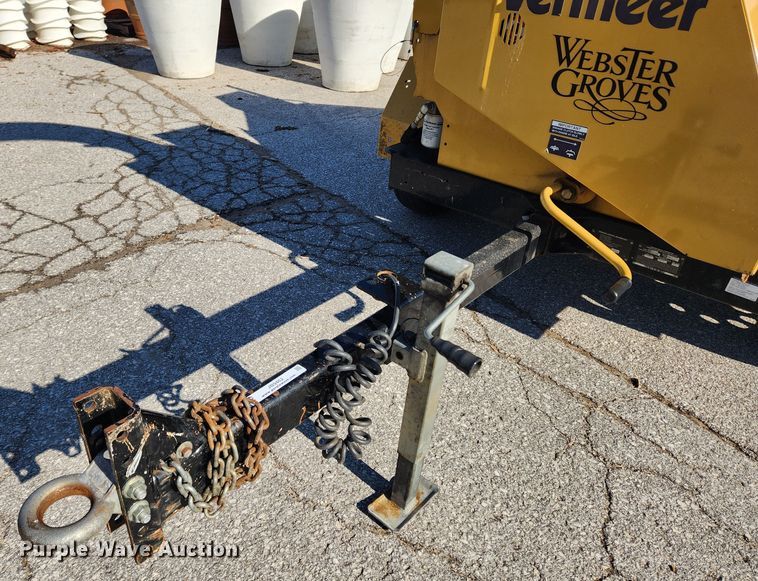 image for item JB9462 2015 Vermeer BC900XL  wood chipper