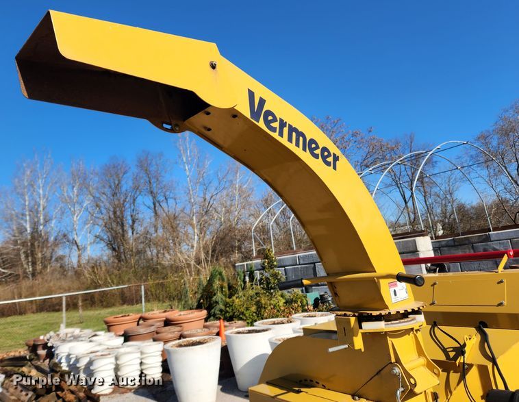 image for item JB9462 2015 Vermeer BC900XL  wood chipper