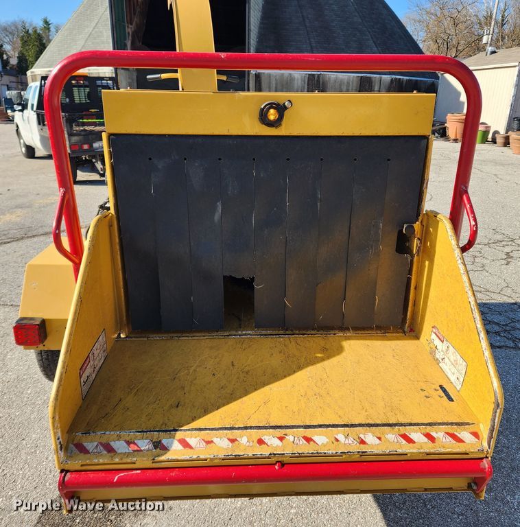 image for item JB9462 2015 Vermeer BC900XL  wood chipper