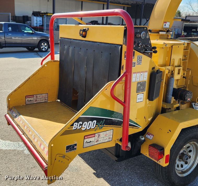image for item JB9462 2015 Vermeer BC900XL  wood chipper