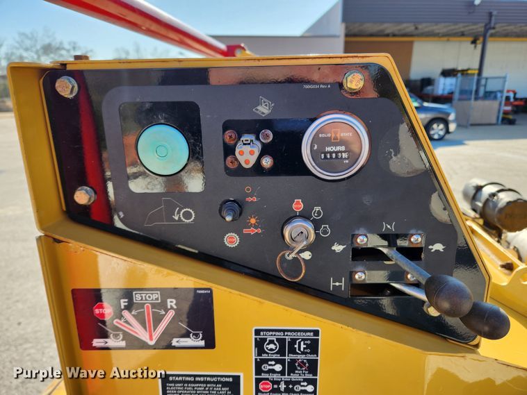 image for item JB9462 2015 Vermeer BC900XL  wood chipper