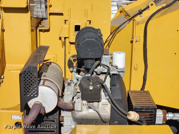 image for item JB9462 2015 Vermeer BC900XL  wood chipper