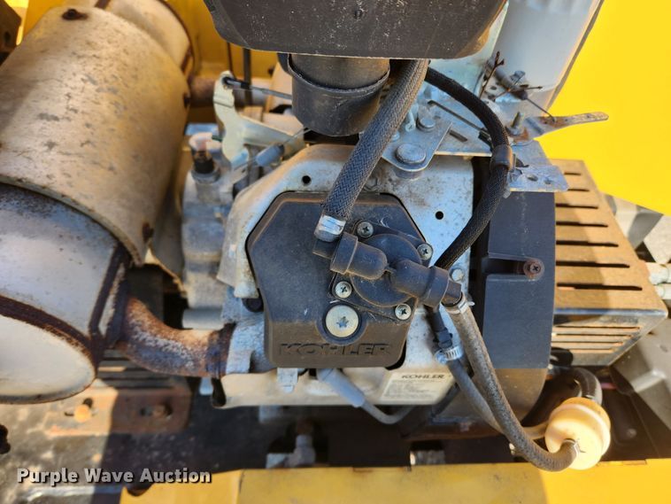 image for item JB9462 2015 Vermeer BC900XL  wood chipper