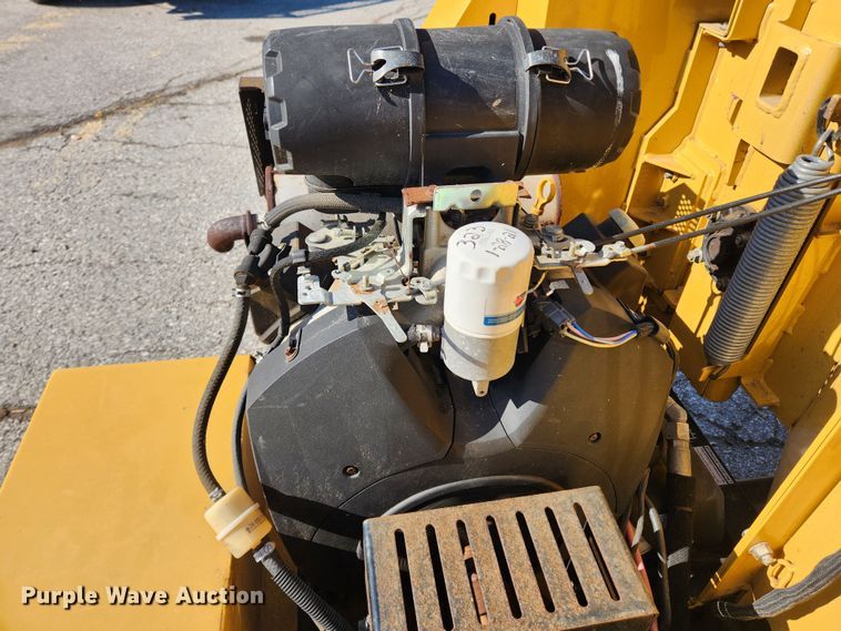 image for item JB9462 2015 Vermeer BC900XL  wood chipper