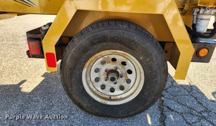 image for item JB9462 2015 Vermeer BC900XL  wood chipper