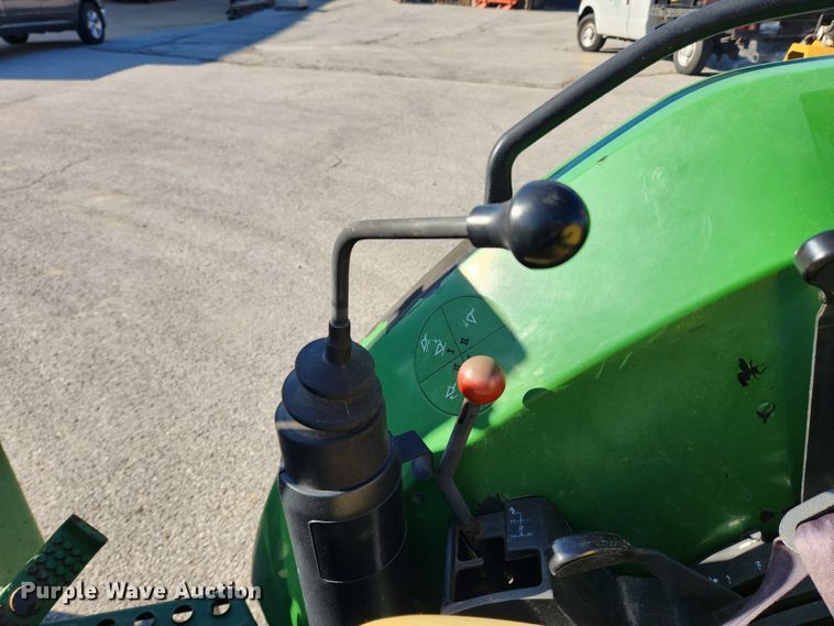 image for item JB9464 1992 John Deere 5300  MFWD tractor