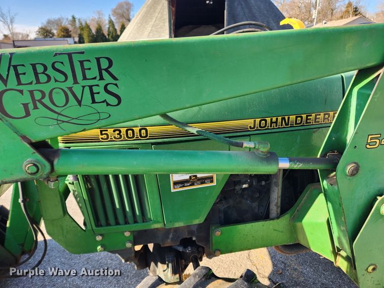 image for item JB9464 1992 John Deere 5300  MFWD tractor